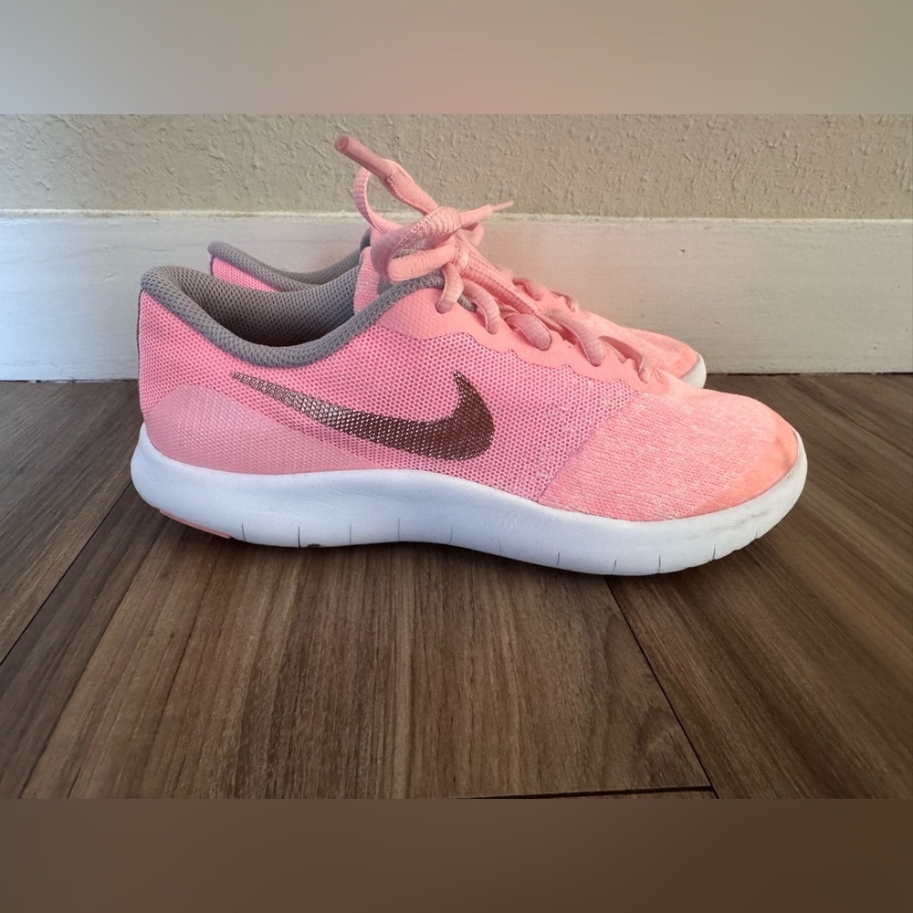 Children’s Nike Flex Contact Sneakers New, Coral Pink
*size4.5*